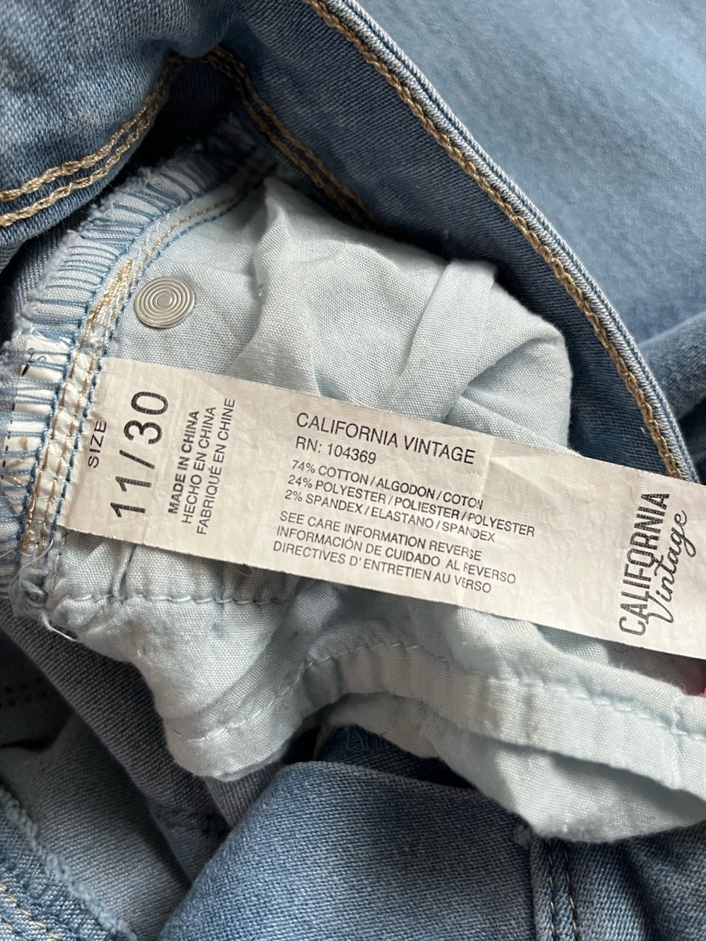 California Vintage Light Wash Distressed Flare Jeans Size 11/30 - Picture 5 of 9